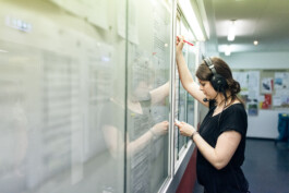 Corporate Reportage Buchprojekt Arbeitssituationen Mitarbeiterportraits Employer Branding People Impressionen authentisch natürlich Portrait und Reportage Fotografie für Corporate und Editorial