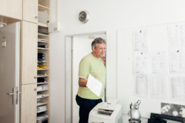 Corporate Reportage Buchprojekt Arbeitssituationen Mitarbeiterportraits Employer Branding People Impressionen authentisch natürlich Portrait und Reportage Fotografie für Corporate und Editorial