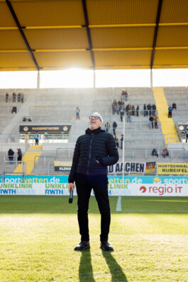 Portrait Robert Moonen Stationsprecher Alemannia Aachen Editorial Portrait und Reportage Fotografie für Corporate und Editorial
