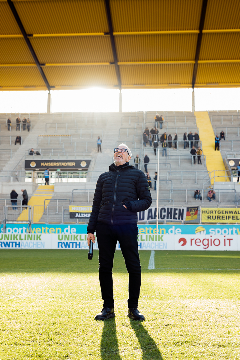 Portrait Robert Moonen Stationsprecher Alemannia Aachen Editorial Portrait und Reportage Fotografie für Corporate und Editorial