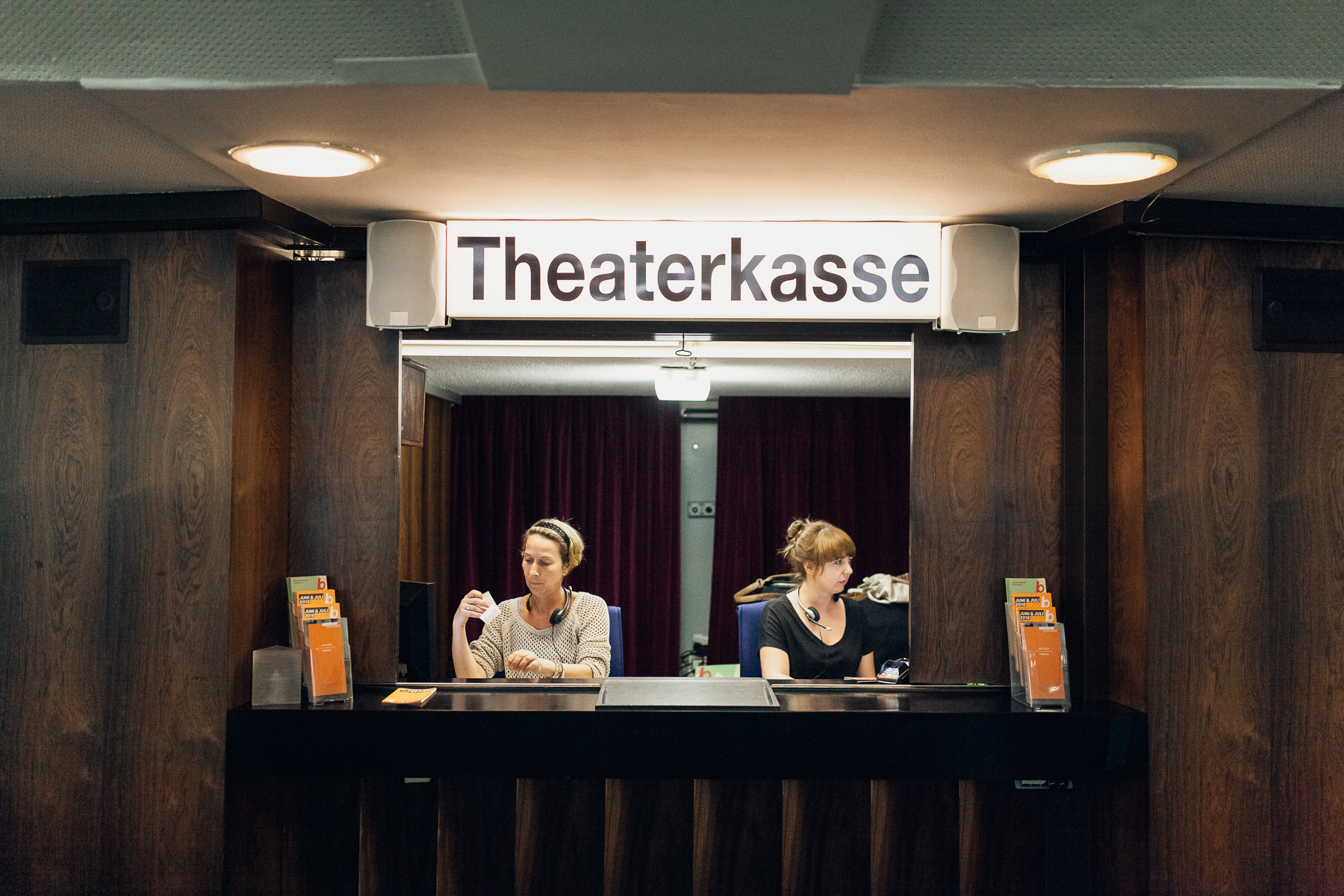 Corporate Reportage Buchprojekt Arbeitssituationen Mitarbeiterportraits Employer Branding People Impressionen authentisch natürlich Portrait und Reportage Fotografie für Corporate und Editorial