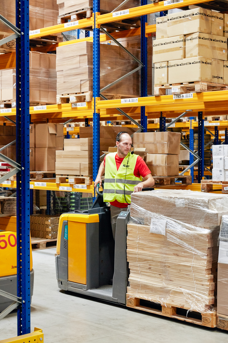 Corporate Reportage Bauhaus Logistik Portrait und Reportage Fotografie für Corporate und Editorial