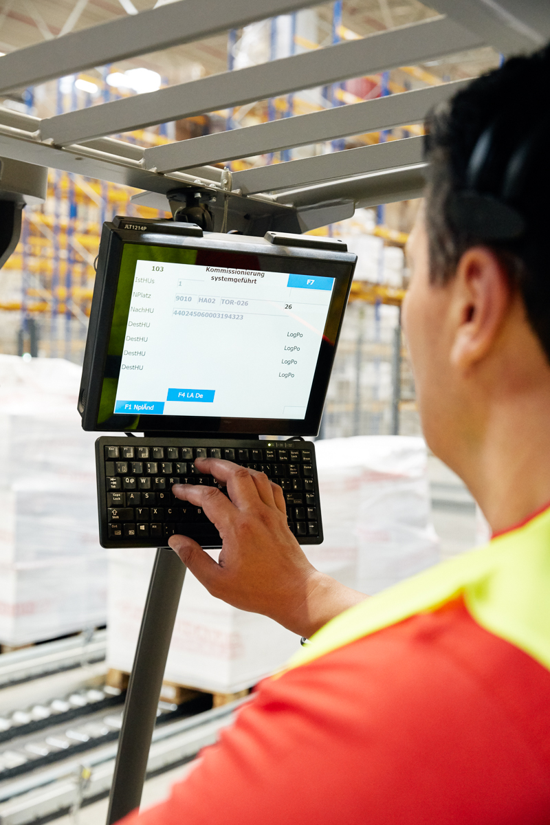 Corporate Reportage Bauhaus Logistik Portrait und Reportage Fotografie für Corporate und Editorial