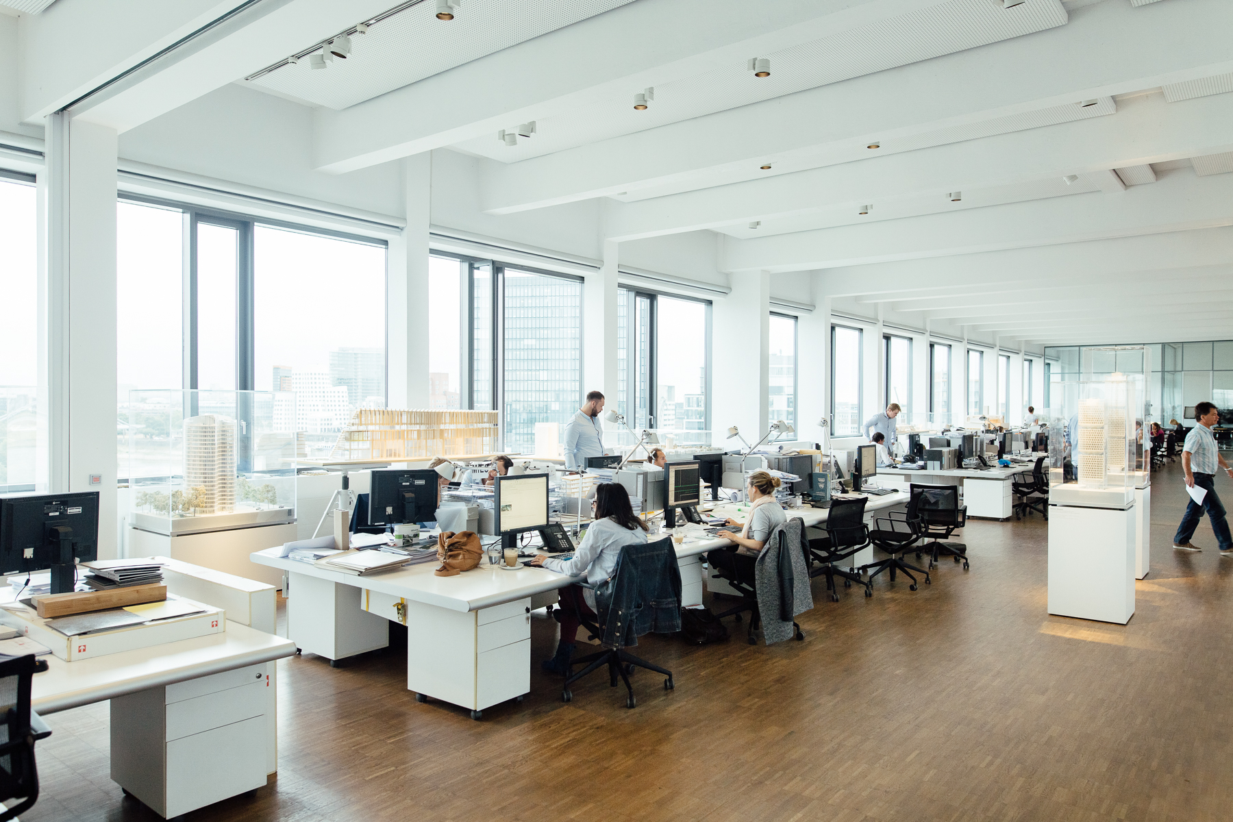 Ingenhoven Architects Corporate Bildpool Businessfotografie Unternehmensportrait Arbeitssituationen Mitarbeiterportraits Impressionen authentisch natürlich Portrait und Reportage Fotografie für Corporate und Editorial