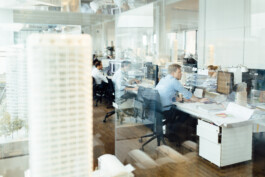 Ingenhoven Architects Corporate Bildpool Businessfotografie Unternehmensportrait Arbeitssituationen Mitarbeiterportraits Impressionen authentisch natürlich Portrait und Reportage Fotografie für Corporate und Editorial