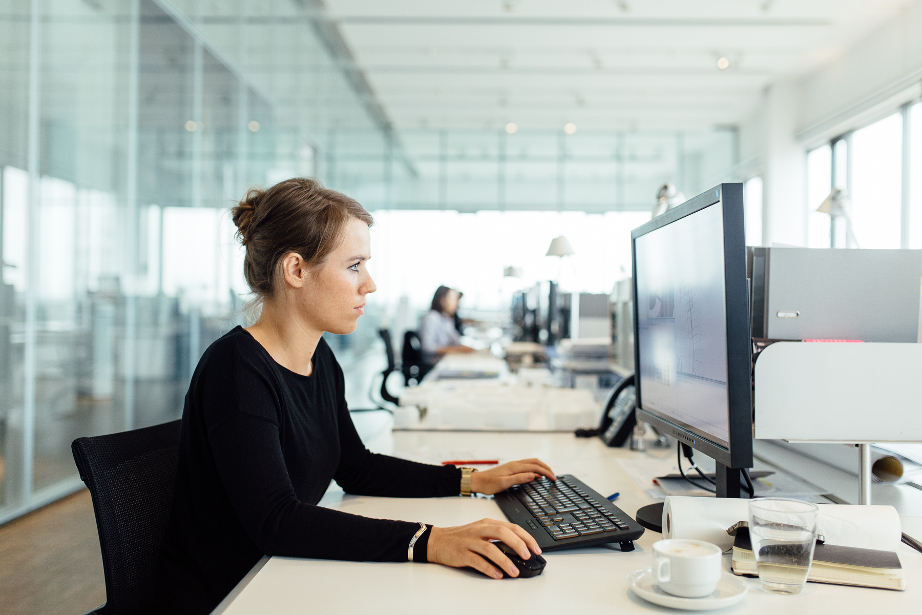 Ingenhoven Architects Corporate Bildpool Businessfotografie Unternehmensportrait Arbeitssituationen Mitarbeiterportraits Impressionen authentisch natürlich Portrait und Reportage Fotografie für Corporate und Editorial