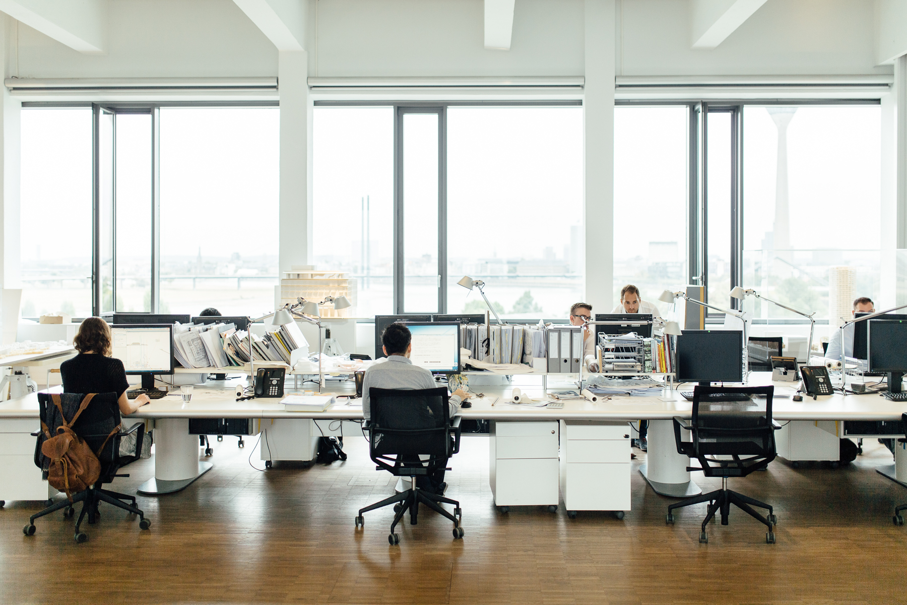 Ingenhoven Architects Corporate Bildpool Businessfotografie Unternehmensportrait Arbeitssituationen Mitarbeiterportraits Impressionen authentisch natürlich Portrait und Reportage Fotografie für Corporate und Editorial