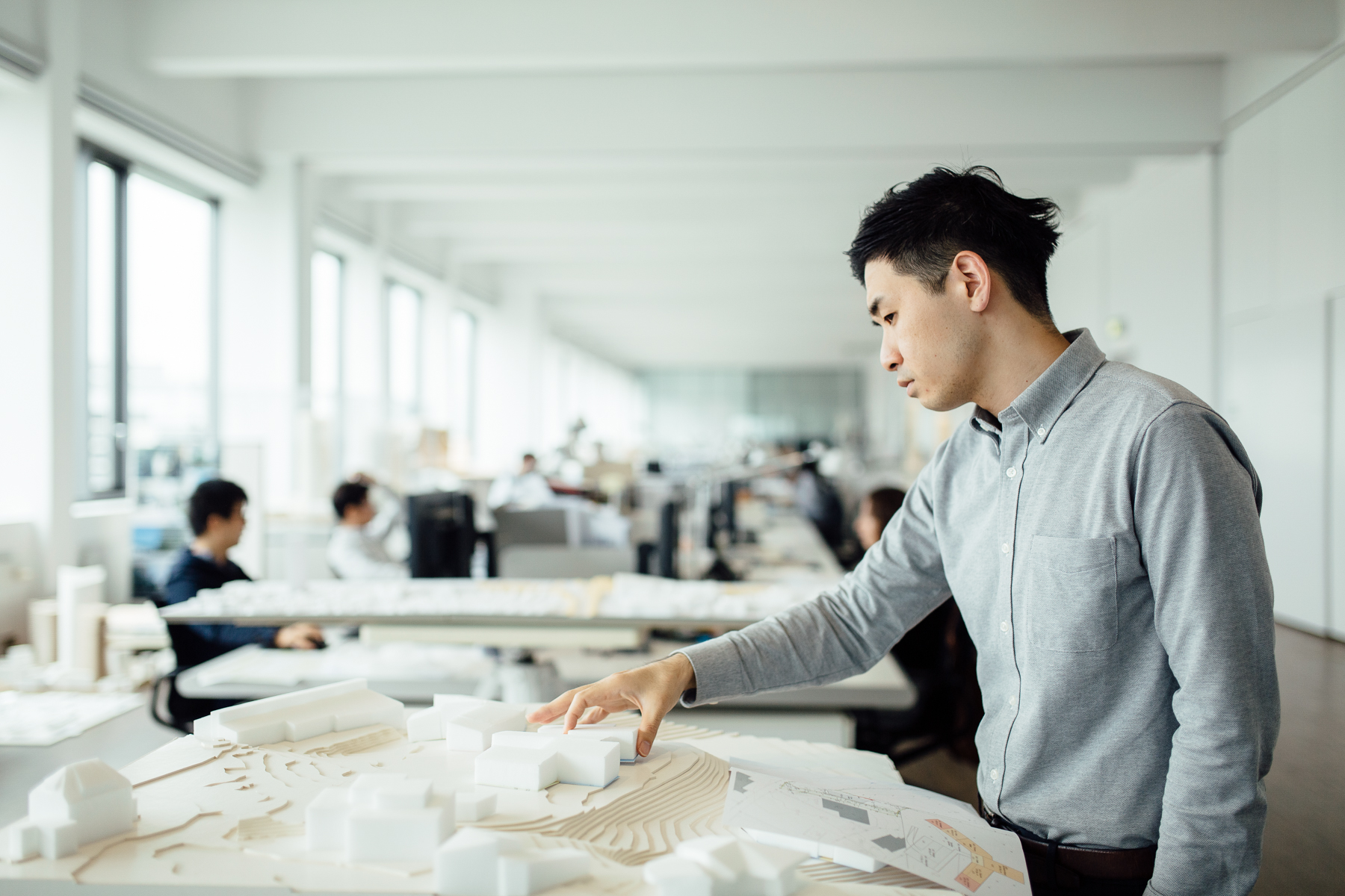 Ingenhoven Architects Corporate Bildpool Businessfotografie Unternehmensportrait Arbeitssituationen Mitarbeiterportraits Impressionen authentisch natürlich Portrait und Reportage Fotografie für Corporate und Editorial