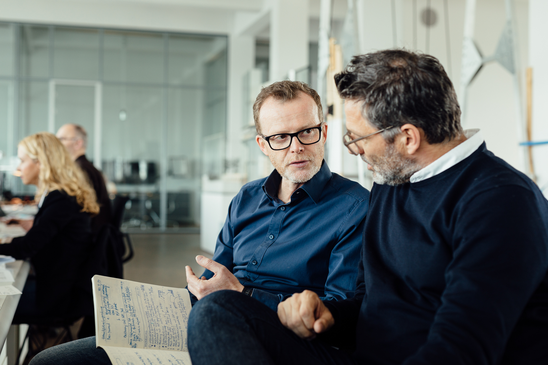 Ingenhoven Architects Corporate Bildpool Businessfotografie Unternehmensportrait Arbeitssituationen Mitarbeiterportraits Impressionen authentisch natürlich Portrait und Reportage Fotografie für Corporate und Editorial