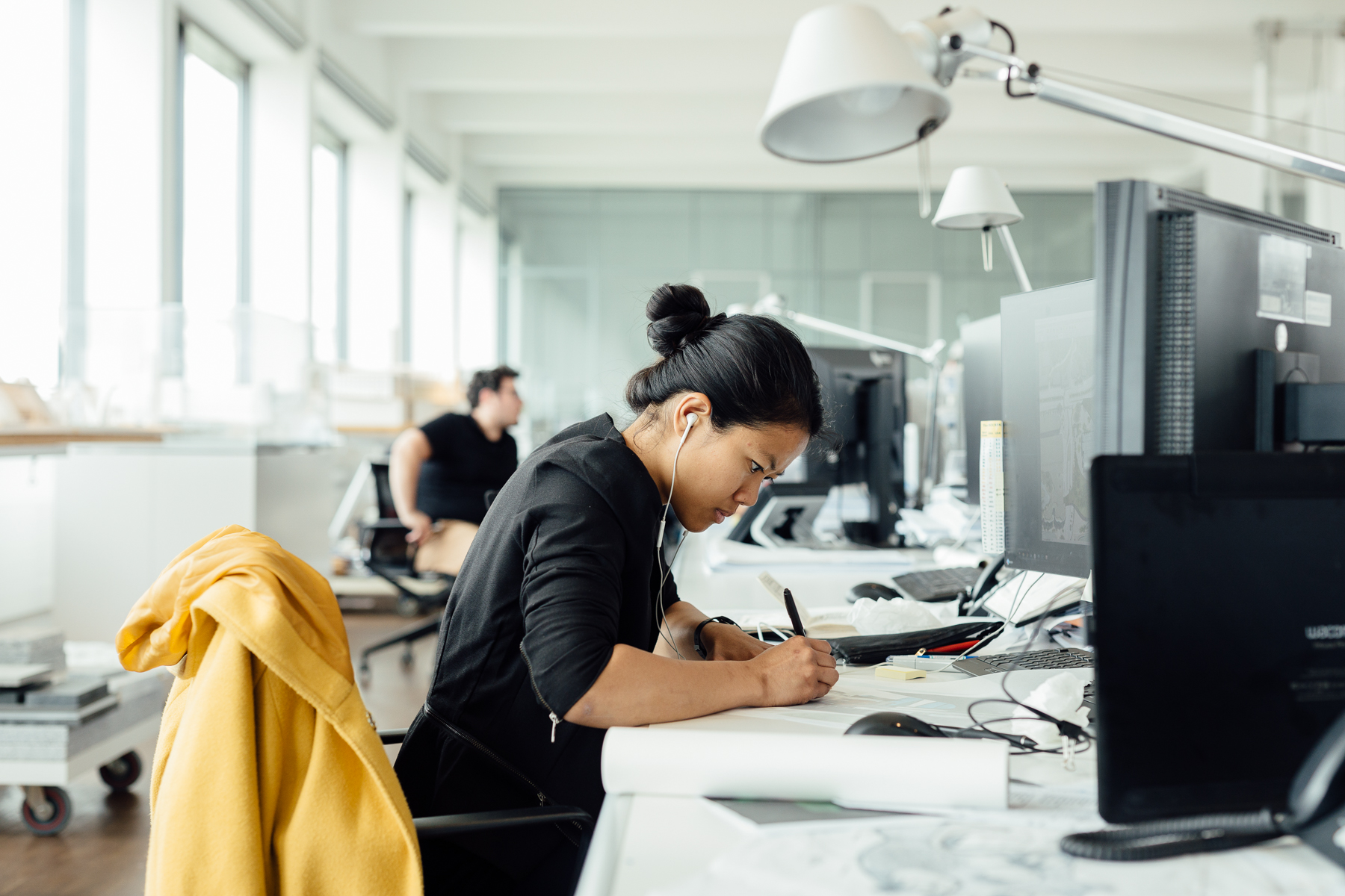 Ingenhoven Architects Corporate Bildpool Businessfotografie Unternehmensportrait Arbeitssituationen Mitarbeiterportraits Impressionen authentisch natürlich Portrait und Reportage Fotografie für Corporate und Editorial