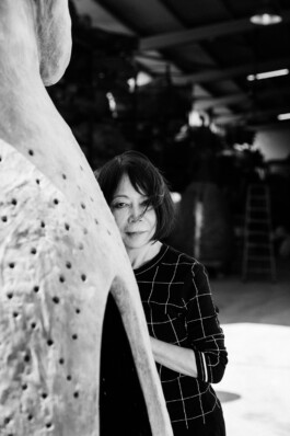 Portrait Leiko Ikemura Malerin Bildhauerin Düsseldorf Editorial Portrait und Reportage Fotografie für Corporate und Editorial
