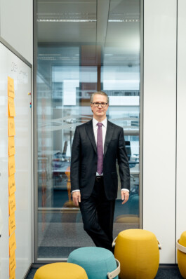 Corporate Portrait Martin Fischedick Bereichsvorstand HR der Commerzbank Portrait und Reportage Fotografie für Corporate und Editorial