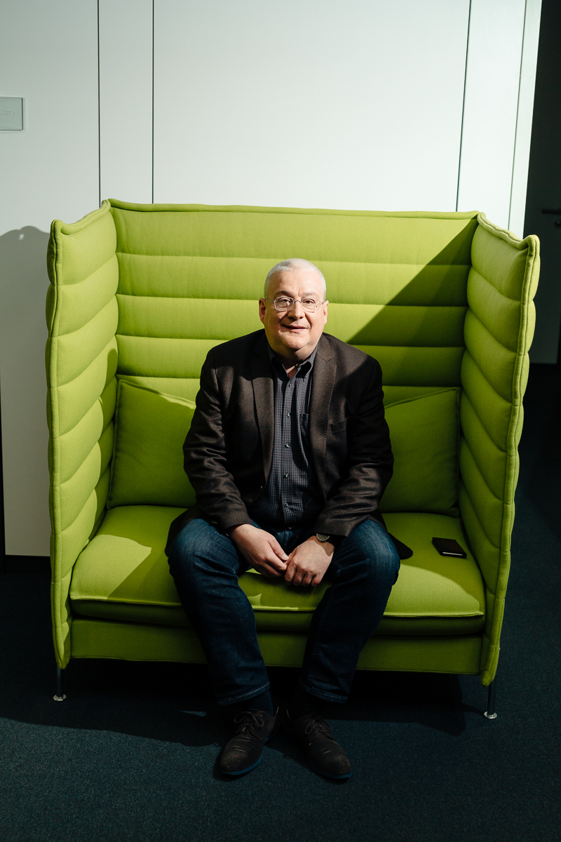 Corporate Portrait RTL Geschäftsbericht Mitarbeiter Management authentisch natürlich Portrait und Reportage Fotografie für Corporate und Editorial