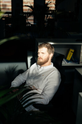 Corporate Portrait RTL Geschäftsbericht Mitarbeiter Management authentisch natürlich Portrait und Reportage Fotografie für Corporate und Editorial