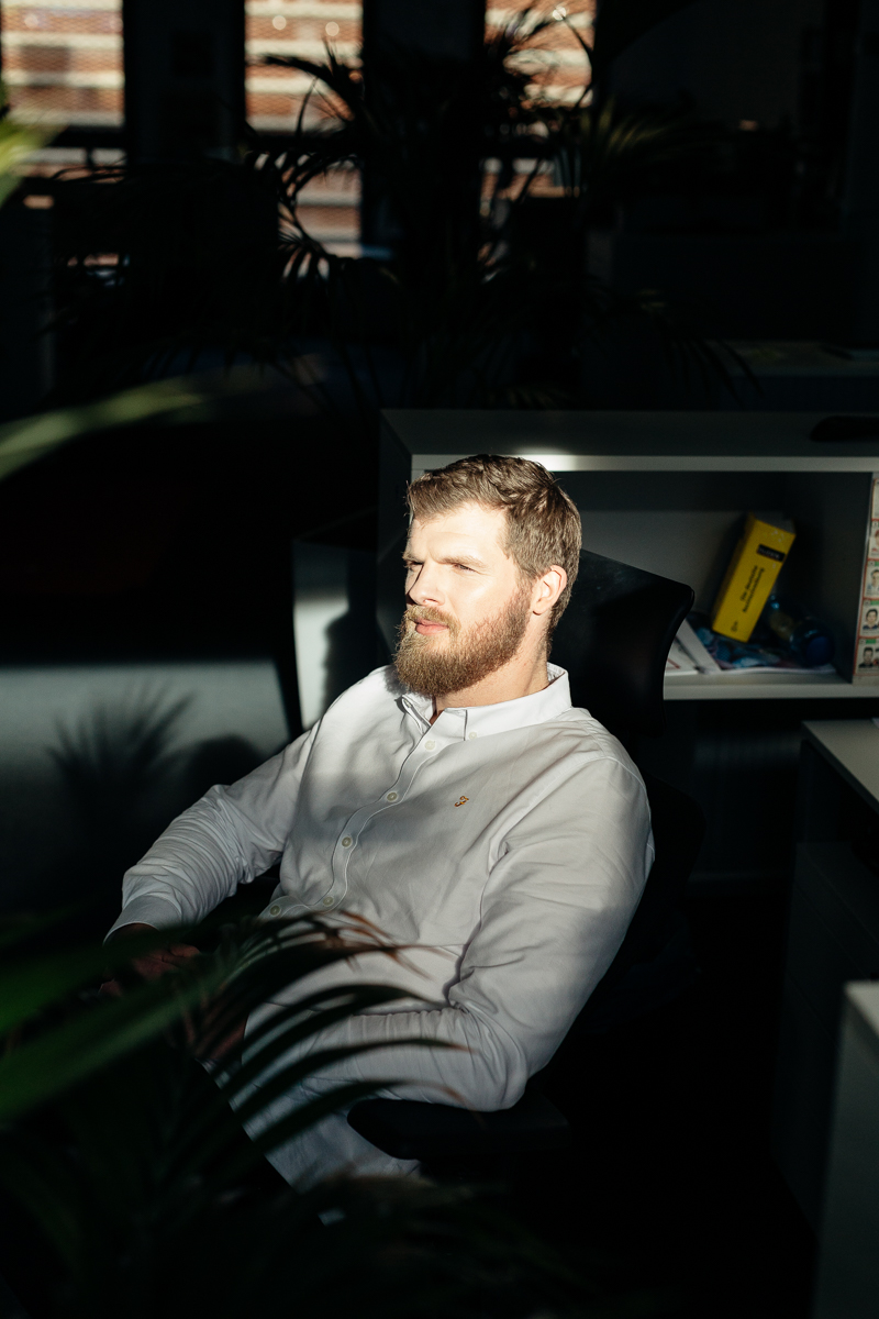 Corporate Portrait RTL Geschäftsbericht Mitarbeiter Management authentisch natürlich Portrait und Reportage Fotografie für Corporate und Editorial