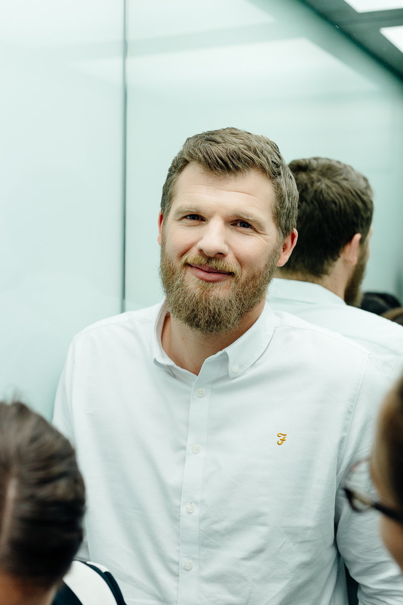 Corporate Portrait RTL Geschäftsbericht Mitarbeiter Management authentisch natürlich Portrait und Reportage Fotografie für Corporate und Editorial