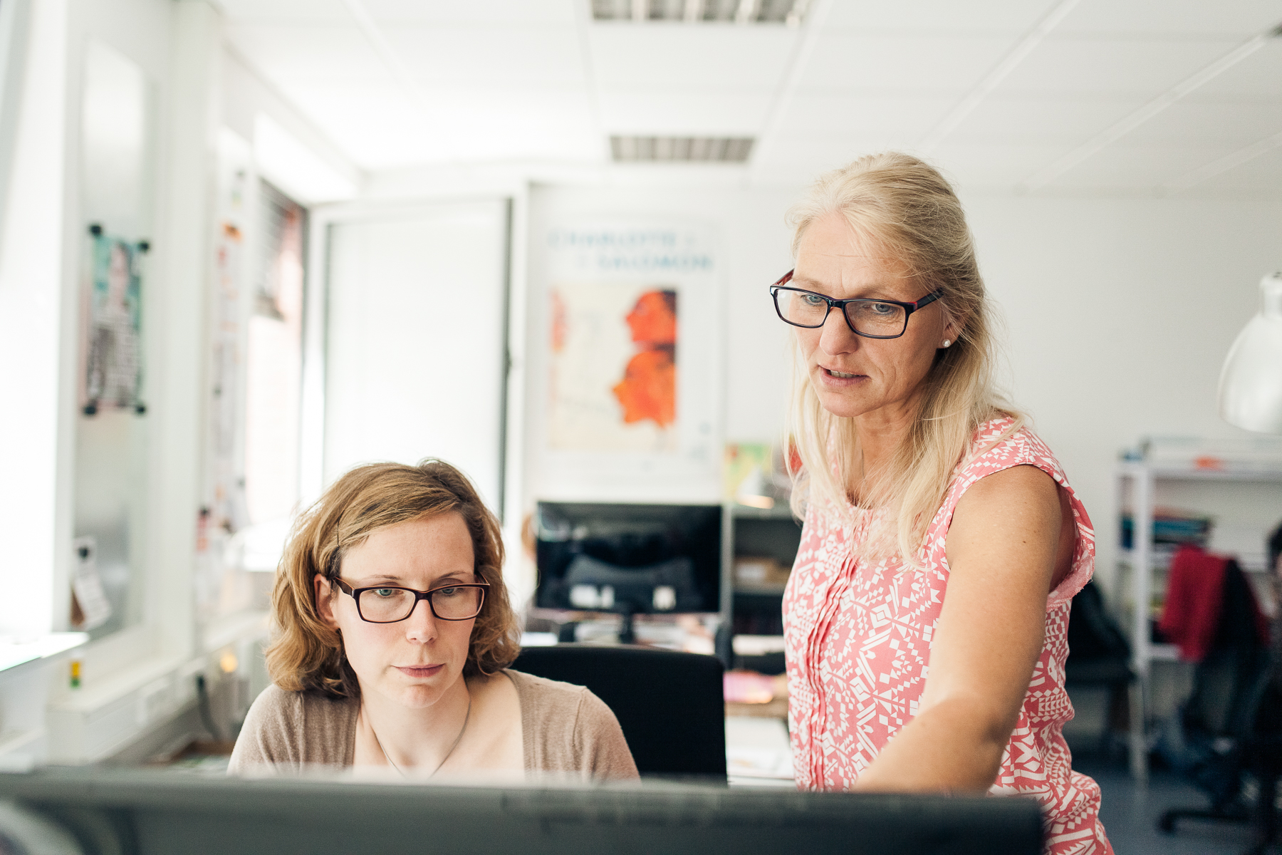 Corporate Reportage Buchprojekt Arbeitssituationen Mitarbeiterportraits Employer Branding People Impressionen authentisch natürlich Portrait und Reportage Fotografie für Corporate und Editorial