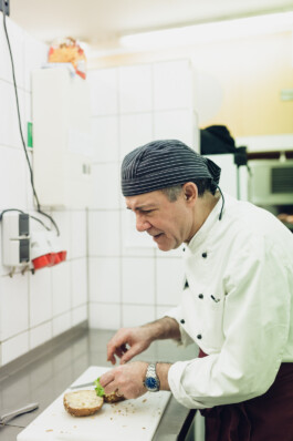 Corporate Reportage Buchprojekt Arbeitssituationen Mitarbeiterportraits Employer Branding People Impressionen authentisch natürlich Portrait und Reportage Fotografie für Corporate und Editorial