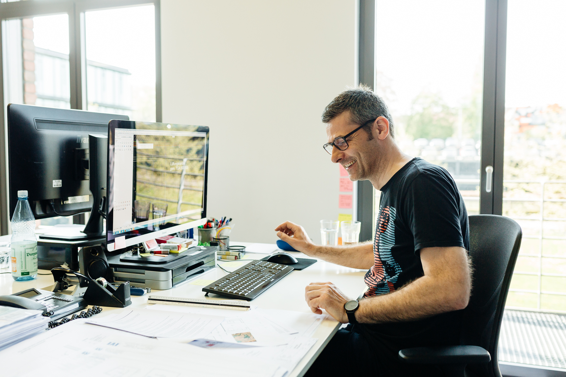 Corporate Bildpool Businessfotografie Unternehmensportrait Arbeitssituationen Mitarbeiterportraits Impressionen authentisch natürlich Portrait und Reportage Fotografie für Corporate und Editorial