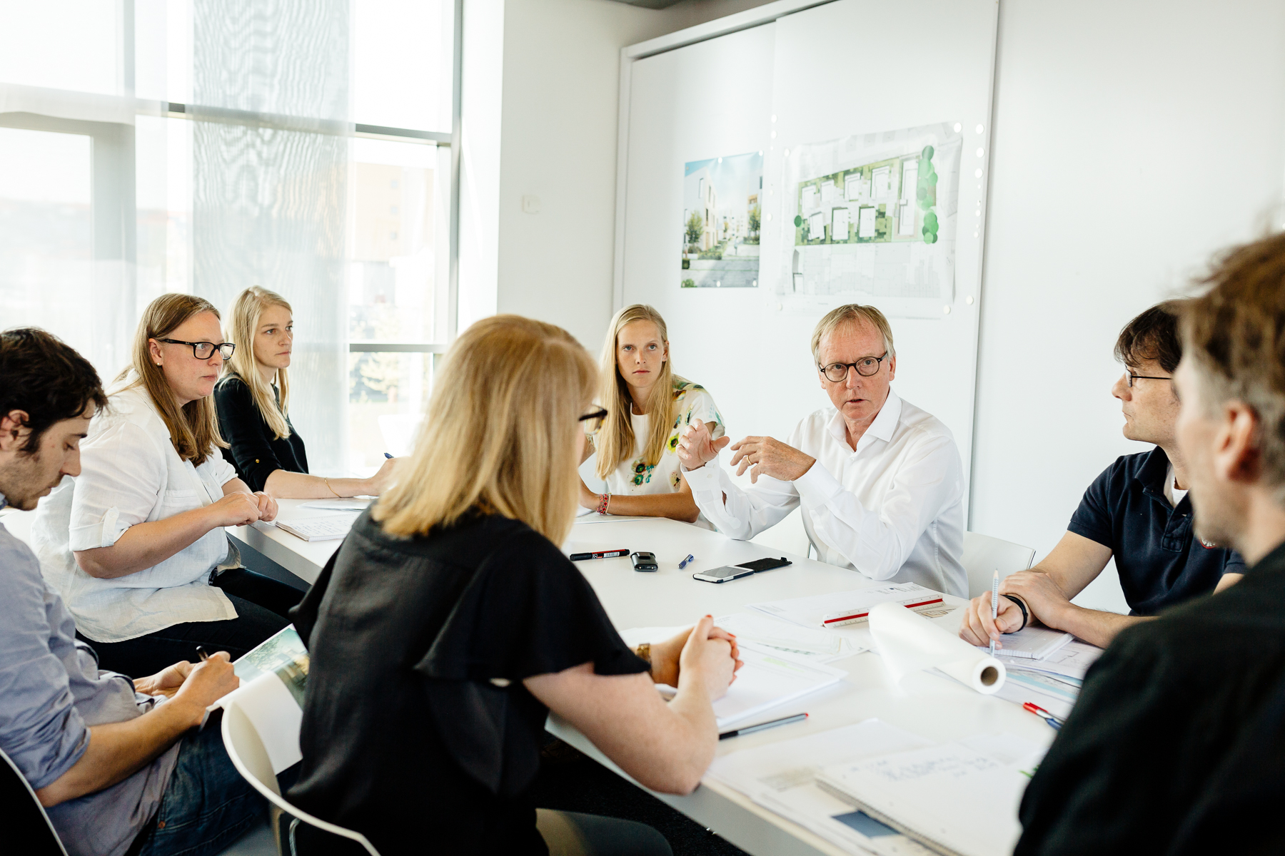 Corporate Bildpool Businessfotografie Unternehmensportrait Arbeitssituationen Mitarbeiterportraits Impressionen authentisch natürlich Portrait und Reportage Fotografie für Corporate und Editorial