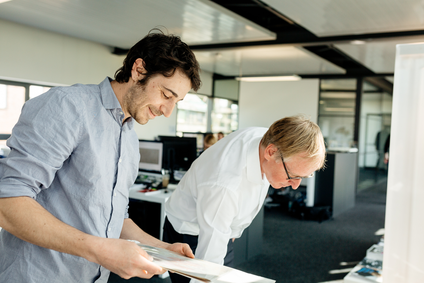 Corporate Bildpool Businessfotografie Unternehmensportrait Arbeitssituationen Mitarbeiterportraits Impressionen authentisch natürlich Portrait und Reportage Fotografie für Corporate und Editorial