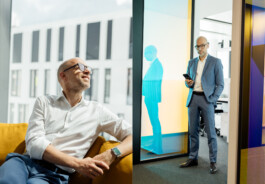 Links: Mann mit Brille sitzt auf einem gelben Sofa in Düsseldorf, lächelt und blickt nach oben. Rechts: Derselbe Mann steht in einem Büroflur und hält ein Telefon in der Hand. Hinter ihm befinden sich bunte Glasscheiben, die die Kulisse für ein Firmenporträt darstellen. Portrait und Reportage Fotografie für Corporate und Editorial